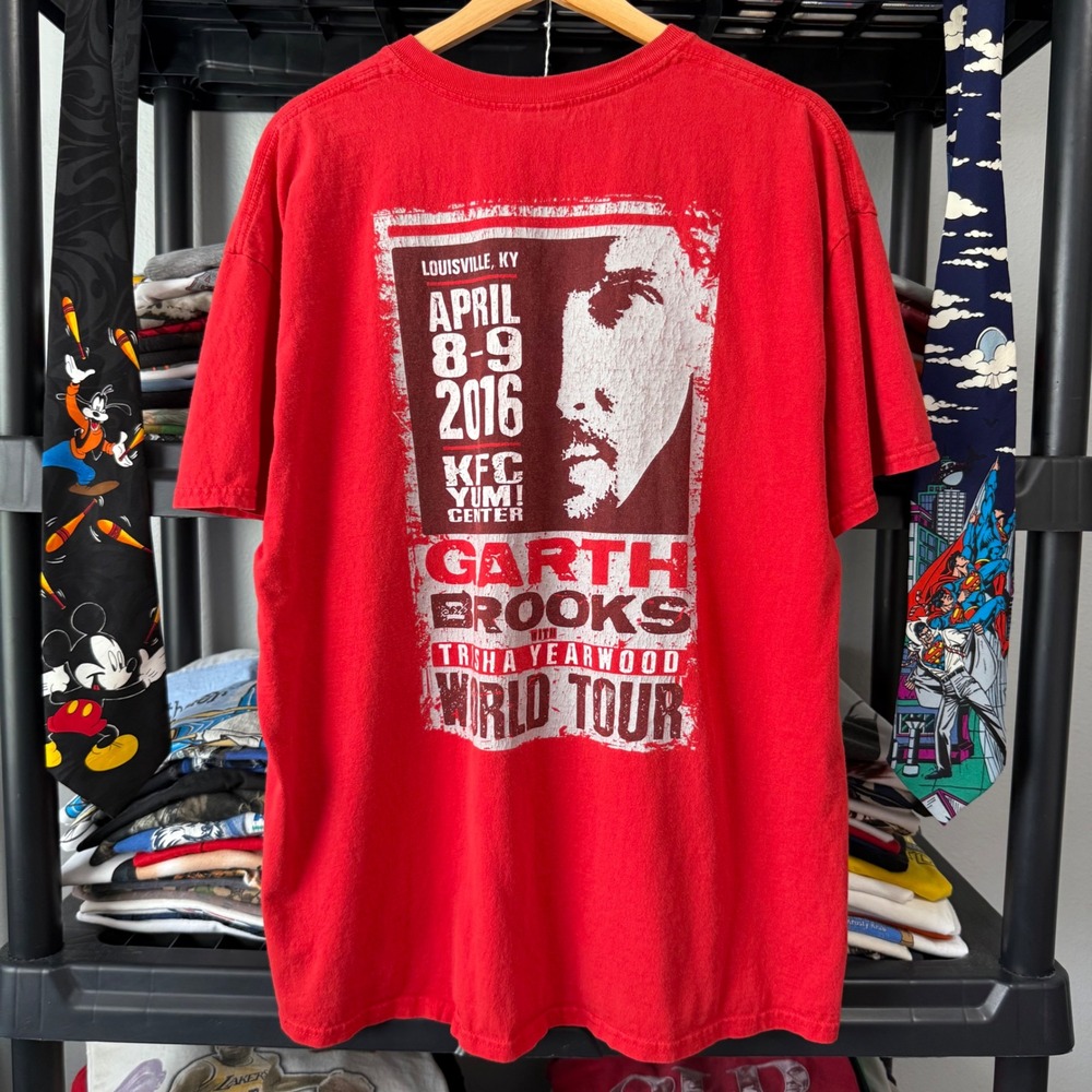 Modern Red Garth Brooks World Tour Louisville Concert Graphic Tee Size XL